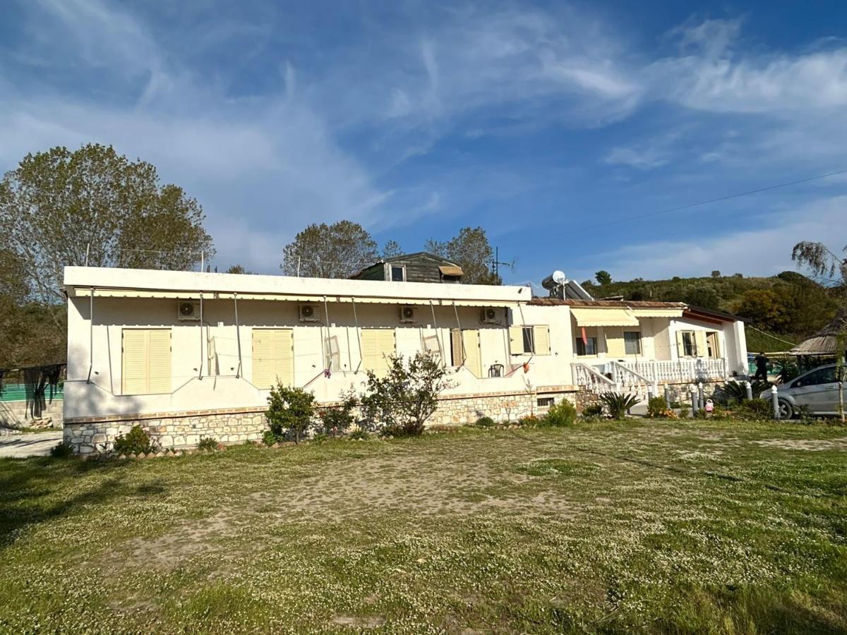 Hotel Vila Andi Zverneci エクステリア 写真